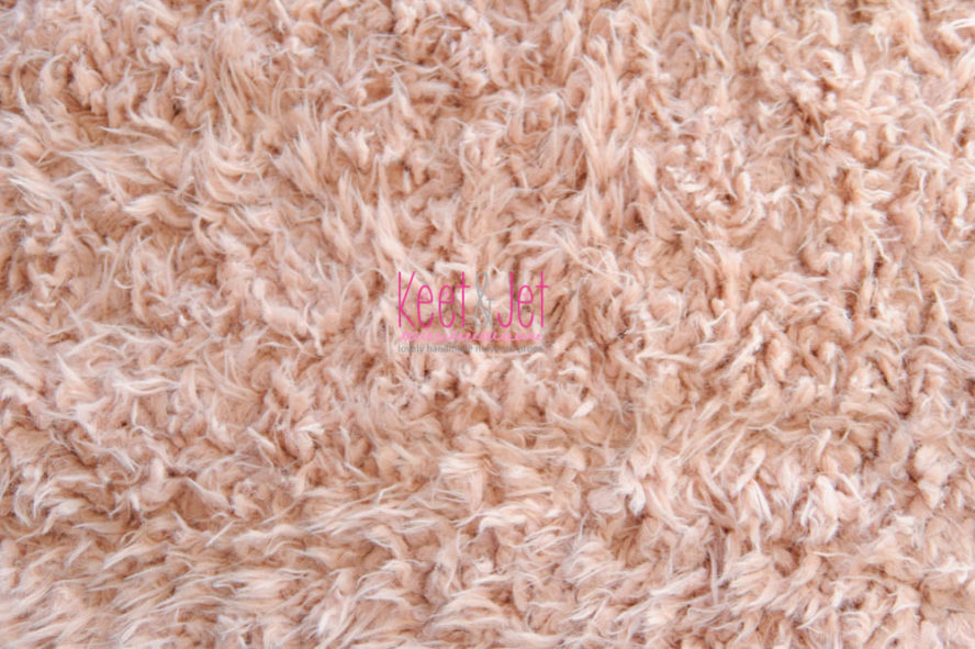 Fluffy faux fur backdrop Roze